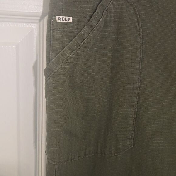 Reef Green Cargo Pants with Belt Loops - Picture 2 of 9